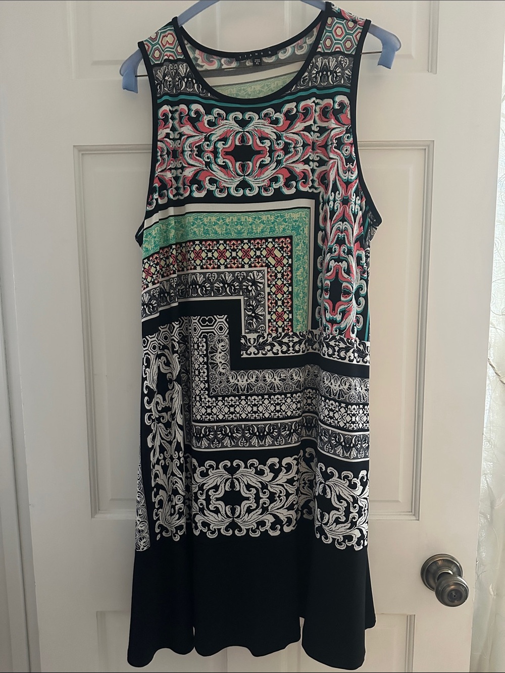 Tiana B Sleeveless Shift Dress, black with color print, XL